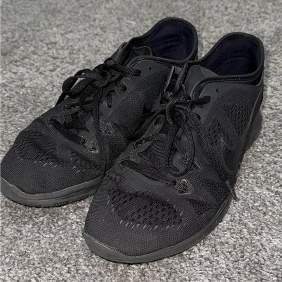 Womens Nike shoes size 8 - Picture 3 of 3